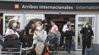 Suspenden los vuelos de Brasil, Chile y México, por las nuevas cepas