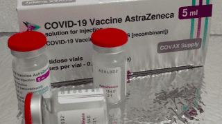Comienzan a vacunar a mayores de 40 sin factores de riesgo