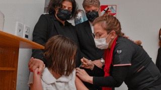 La ministra de Salud lanzó la campaña de vacunación pediátrica desde Santa Rosa
