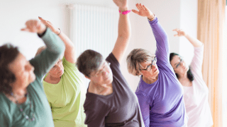 El yoga en adultos mayores: envejecer activamente