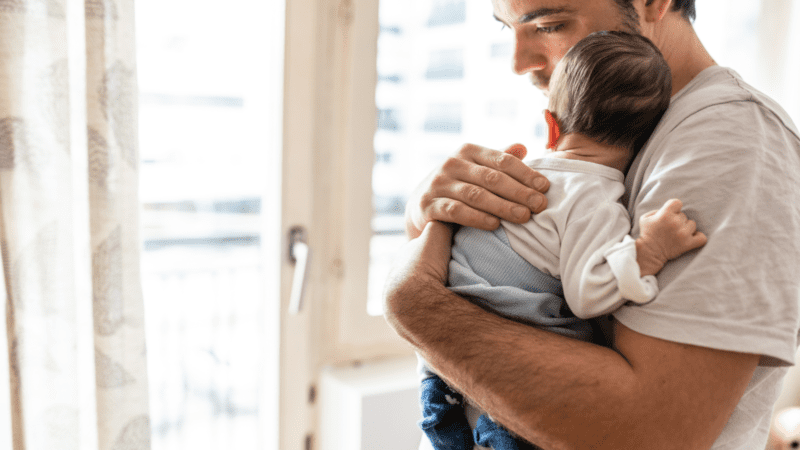 Un proyecto de Ley que busca extender licencias por paternidad